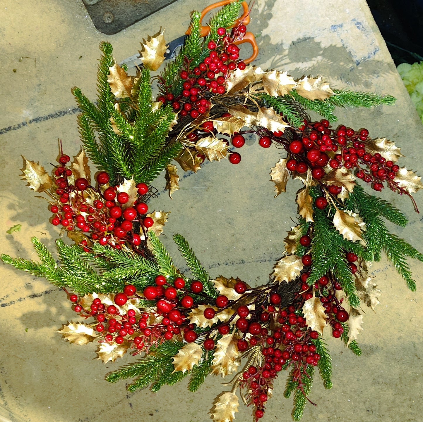 Artificial Gold Holly/Berries (42cm)